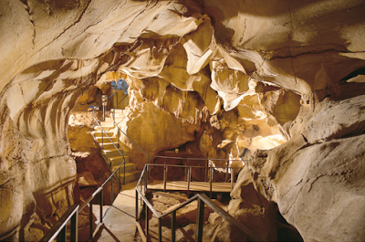 DE LA GRUTA DO ESCOURAL AL CROMLECH DOS ALMENDREShttp://b...