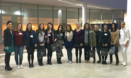 Mucha belleza y diversión en el Cosmetiktrip Foto de grupo durante la visita al IMO (la foto es de @carriecomprando del blog Me Paso el Día Comprando)