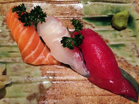 Nigiris de atun salmon y pescado blanco Shibui Barcelona baco y boca