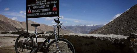 Algunas de las escaladas ciclistas más complicadas a nivel mundial que deberían estar en tu lista: Dante´s View y Khardung Pass