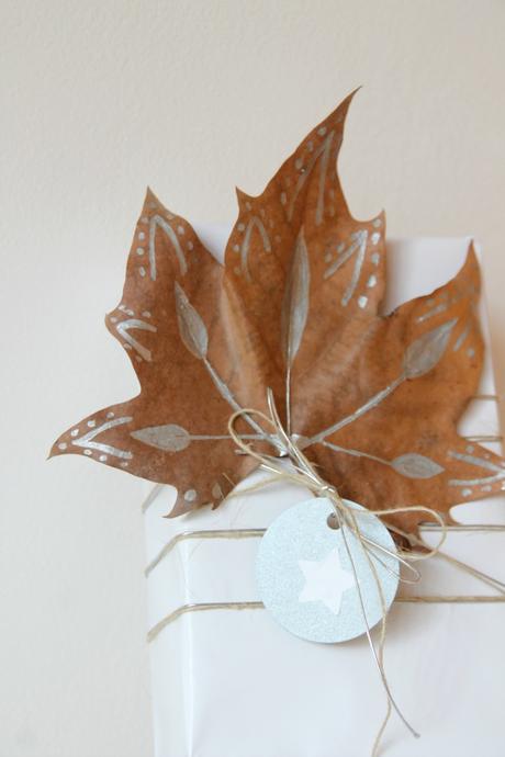 finde frugal: empaquetado con hojas secas decoradas