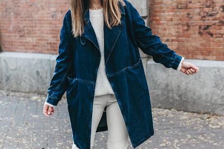 Denim_Coat-White_Outfit-GRey_Hat-Lack_OF_Colors-Sneakers-Outfit-Street_Style-49