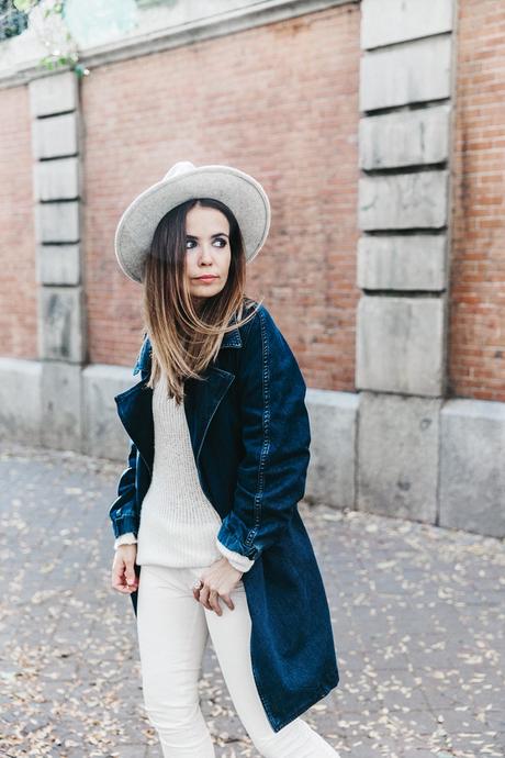 Denim_Coat-White_Outfit-GRey_Hat-Lack_OF_Colors-Sneakers-Outfit-Street_Style-22