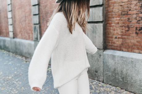 Denim_Coat-White_Outfit-GRey_Hat-Lack_OF_Colors-Sneakers-Outfit-Street_Style-55