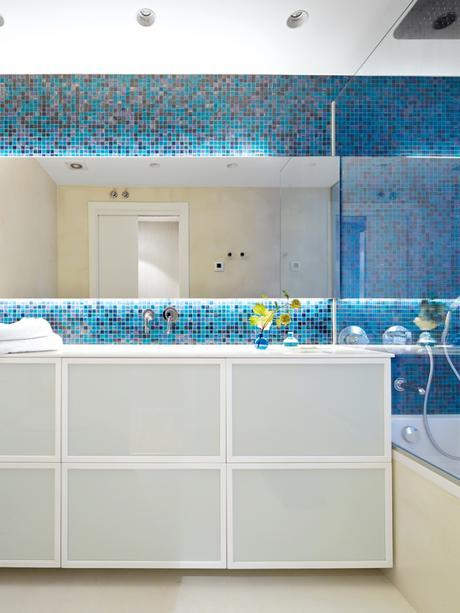 Baño gresite azul