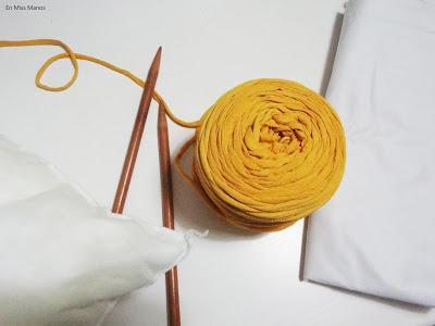 DIY Cojín y cubremacetas de trapillo DIY Cojín y cubremacetas de trapillo