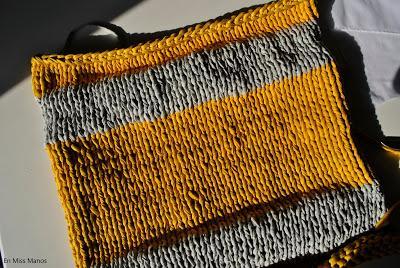 DIY Cojín y cubremacetas de trapillo DIY Cojín y cubremacetas de trapillo