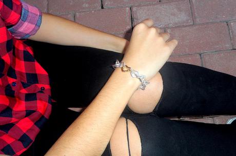 Sorteo de pulsera compuesta por 26 corazones de plata y 1 dorado