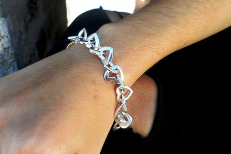 Sorteo de pulsera compuesta por 26 corazones de plata y 1 dorado