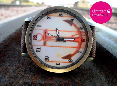 Reloj marrón ancla