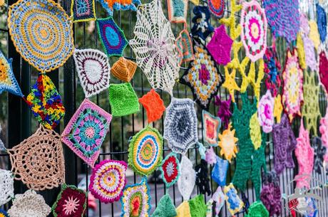 Espectacular yarn bombing en un instituto de secundaria de Mallorca
