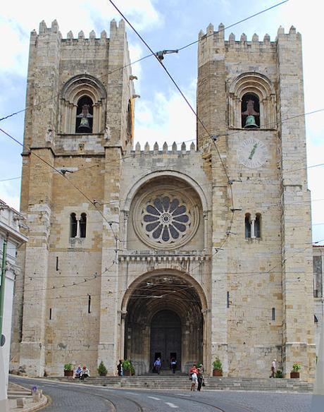 La catedral de Lisboa, su puerta santa y los pentagramas iniciáticos...