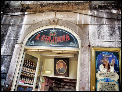 Lisboa y La Baixa: teatros, cafés, licores...y un hospital de muñecas.