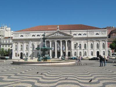 Lisboa y La Baixa: teatros, cafés, licores...y un hospital de muñecas.