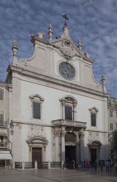 Lisboa y La Baixa: teatros, cafés, licores...y un hospital de muñecas.