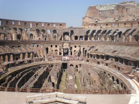 El Anfiteatro Flavio o el Colosseo... llamadlo como queráis, pero si estáis en Roma no dejéis de visitarlo!
