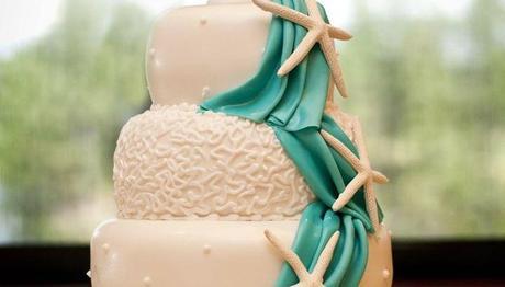 pastel de bodas en la playa