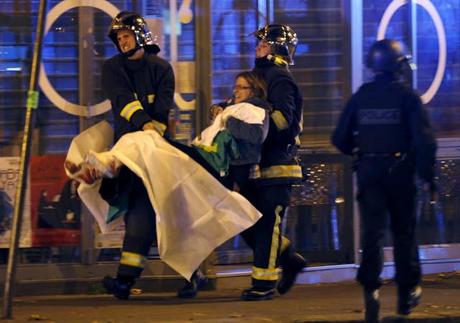 París bajo el terrorismo; al menos 150 muertos.