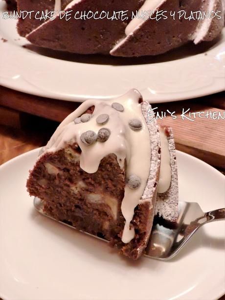 Bundt Cake de chocolate, nueces y platanos