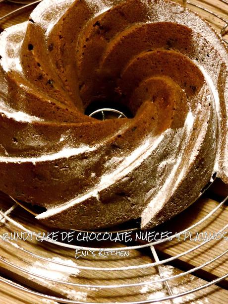 Bundt Cake de chocolate, nueces y platanos