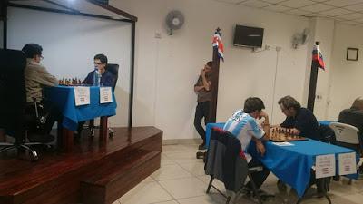 Jugàndose ronda 8 del Memorial Alekhinne