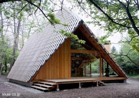 Cabaña moderna de madera diseño innovador.