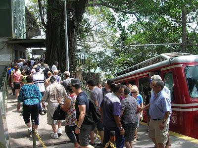 Llegada del Tren de Corcovado Tren al Cristo Corcovado, Rio de Janeiro, Brasil, La vuelta al mundo de Asun y Ricardo, round the world, mundoporlibre.com