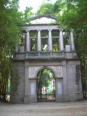 Portada de la Real Academia de Bellas Artes Portada Real Academia, Jardín Botánico, jardim Botânico, Rio de Janeiro, Brasil, La vuelta al mundo de Asun y Ricardo, round the world, mundoporlibre.com
