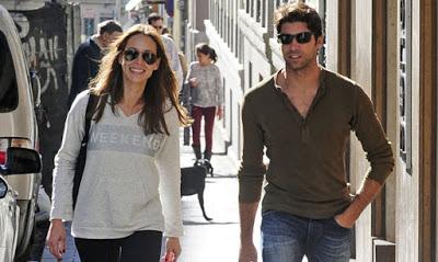 Eva y Cayetano, felices tras el sí quiero por Madrid