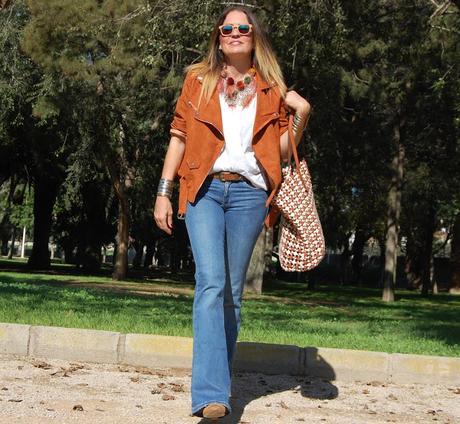 fLARED jEANS + mÁXI cOLLAR + pERFECTO #nOUNIFORMES fLARED jEANS + mÁXI cOLLAR + pERFECTO #nOUNIFORMES