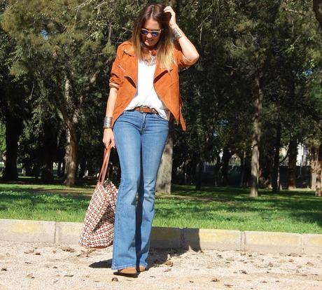 fLARED jEANS + mÁXI cOLLAR + pERFECTO #nOUNIFORMES fLARED jEANS + mÁXI cOLLAR + pERFECTO #nOUNIFORMES