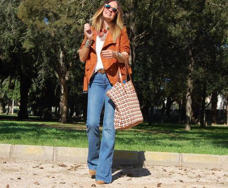 fLARED jEANS + mÁXI cOLLAR + pERFECTO #nOUNIFORMES fLARED jEANS + mÁXI cOLLAR + pERFECTO #nOUNIFORMES