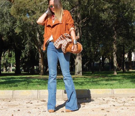 fLARED jEANS + mÁXI cOLLAR + pERFECTO #nOUNIFORMES fLARED jEANS + mÁXI cOLLAR + pERFECTO #nOUNIFORMES