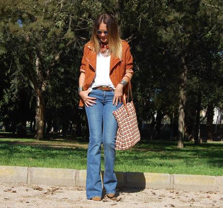fLARED jEANS + mÁXI cOLLAR + pERFECTO #nOUNIFORMES fLARED jEANS + mÁXI cOLLAR + pERFECTO #nOUNIFORMES