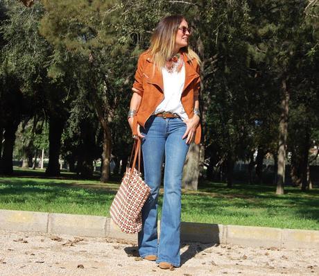 fLARED jEANS + mÁXI cOLLAR + pERFECTO #nOUNIFORMES fLARED jEANS + mÁXI cOLLAR + pERFECTO #nOUNIFORMES