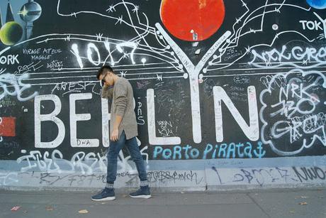 OUFIT at the Berlin Wall / LARGE CLOTHES TREND