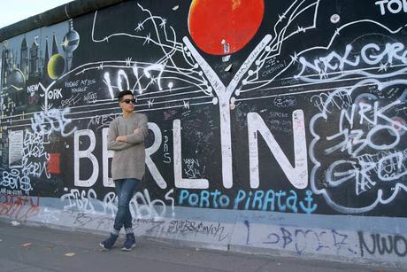 OUFIT at the Berlin Wall / LARGE CLOTHES TREND