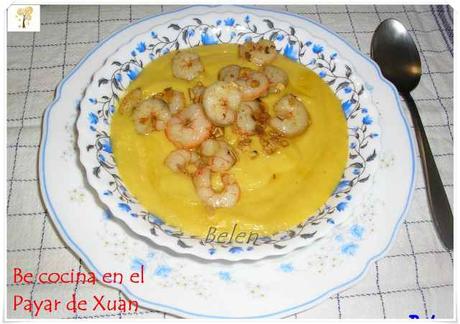 Crema de calabaza con refrito de gambas