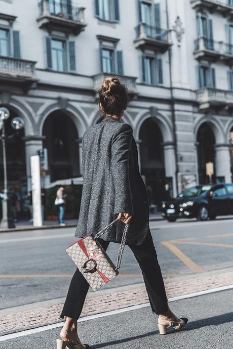 Cuneo_Italia-GRey_Blazer-Levis_Serie_700-Chanel_Shoes-Gucci_Dionysus-Black_Jeans-Outfit-Topknot-Street_Style-Collage_Vintage-32