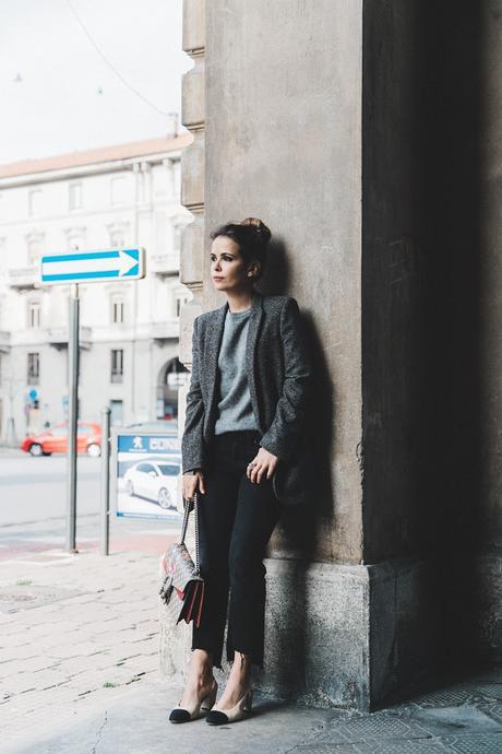 Cuneo_Italia-GRey_Blazer-Levis_Serie_700-Chanel_Shoes-Gucci_Dionysus-Black_Jeans-Outfit-Topknot-Street_Style-Collage_Vintage-