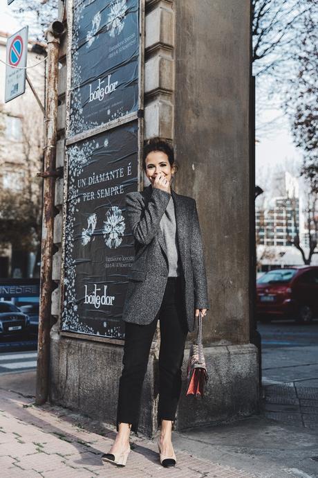 Cuneo_Italia-GRey_Blazer-Levis_Serie_700-Chanel_Shoes-Gucci_Dionysus-Black_Jeans-Outfit-Topknot-Street_Style-Collage_Vintage-48