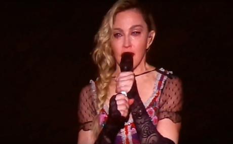 Madonna rinde tributo a muertos en Paris madonna-1