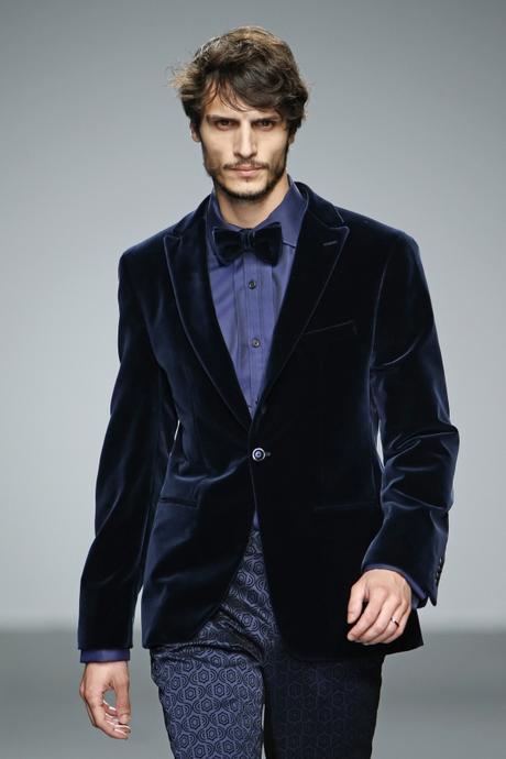 Traje para el novio ¿Romper o no con lo establecido? Chaqueta de terciopelo para novios