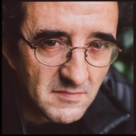 Roberto Bolaño retratado en París en 2002