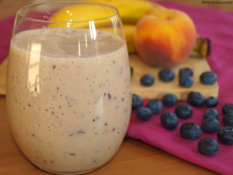 RECETA: Batido de plátano, melocotón y arándanos