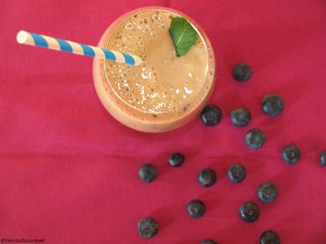 RECETA: Batido de plátano, melocotón y arándanos