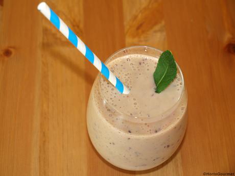 RECETA: Batido de plátano, melocotón y arándanos