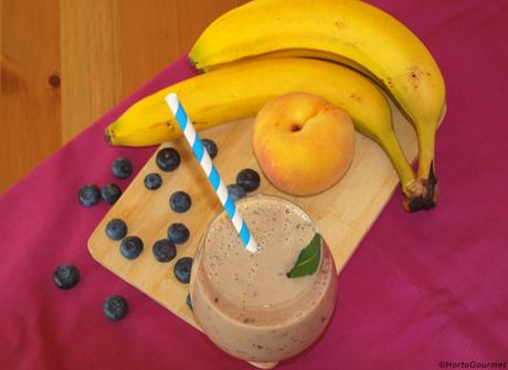 RECETA: Batido de plátano, melocotón y arándanos