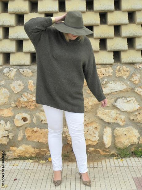 http://www.loslooksdemiarmario.com/2015/11/chunky-sweater-fashion-look-curvy.html