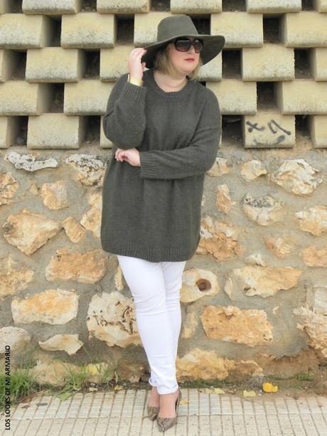 http://www.loslooksdemiarmario.com/2015/11/chunky-sweater-fashion-look-curvy.html